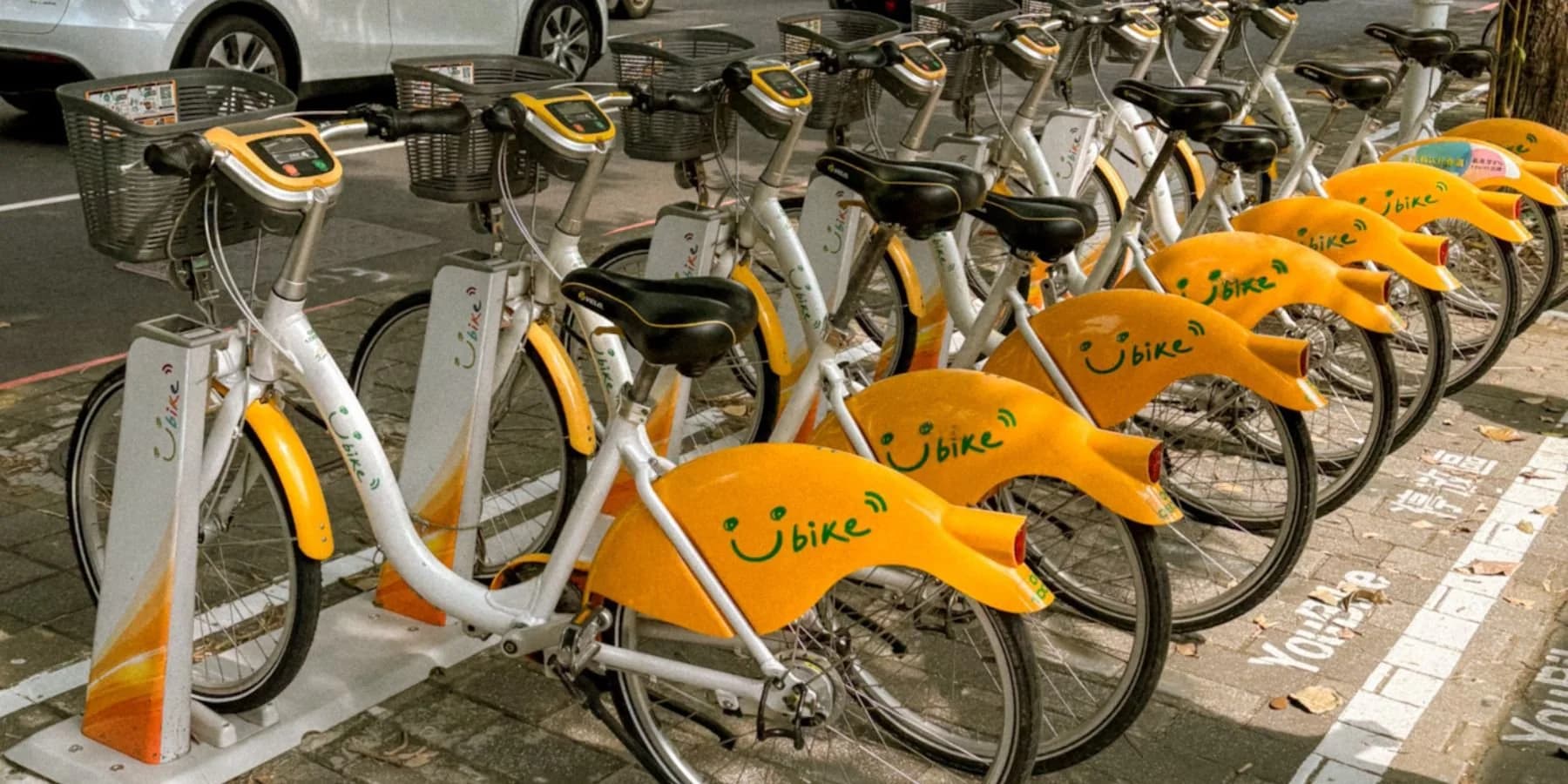 Bicicletas YouBike ancladas en una estación en Taiwán