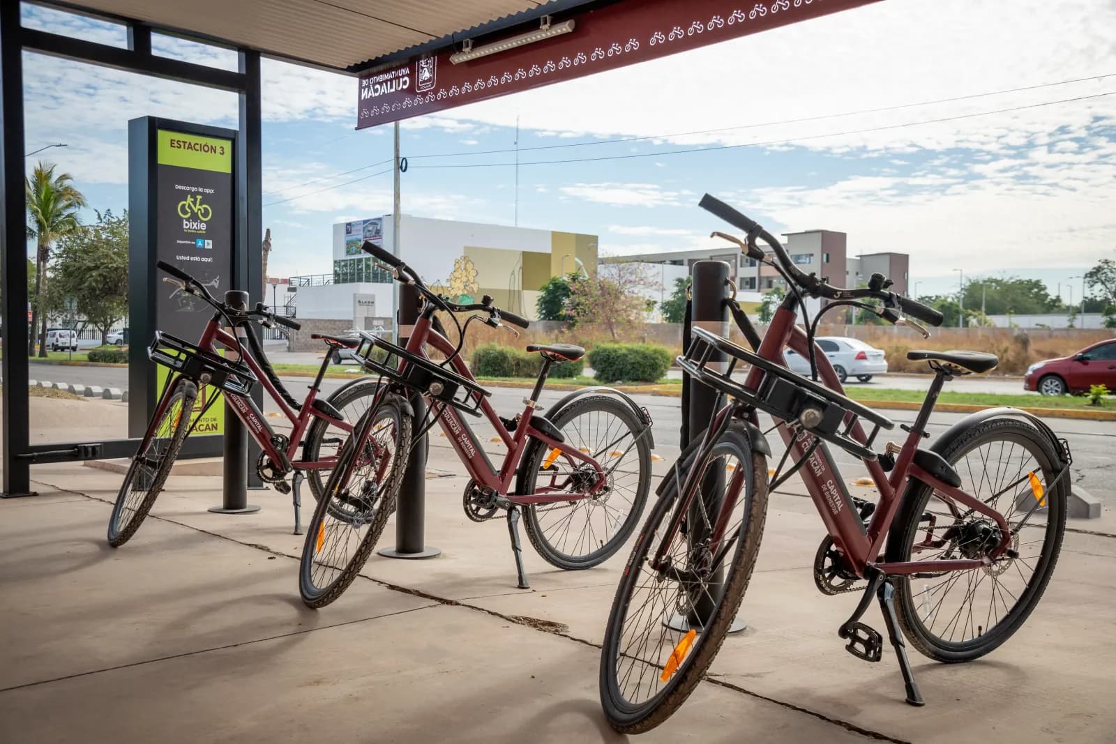Bicicletas Bixie ancladas en su estación en Culiacán