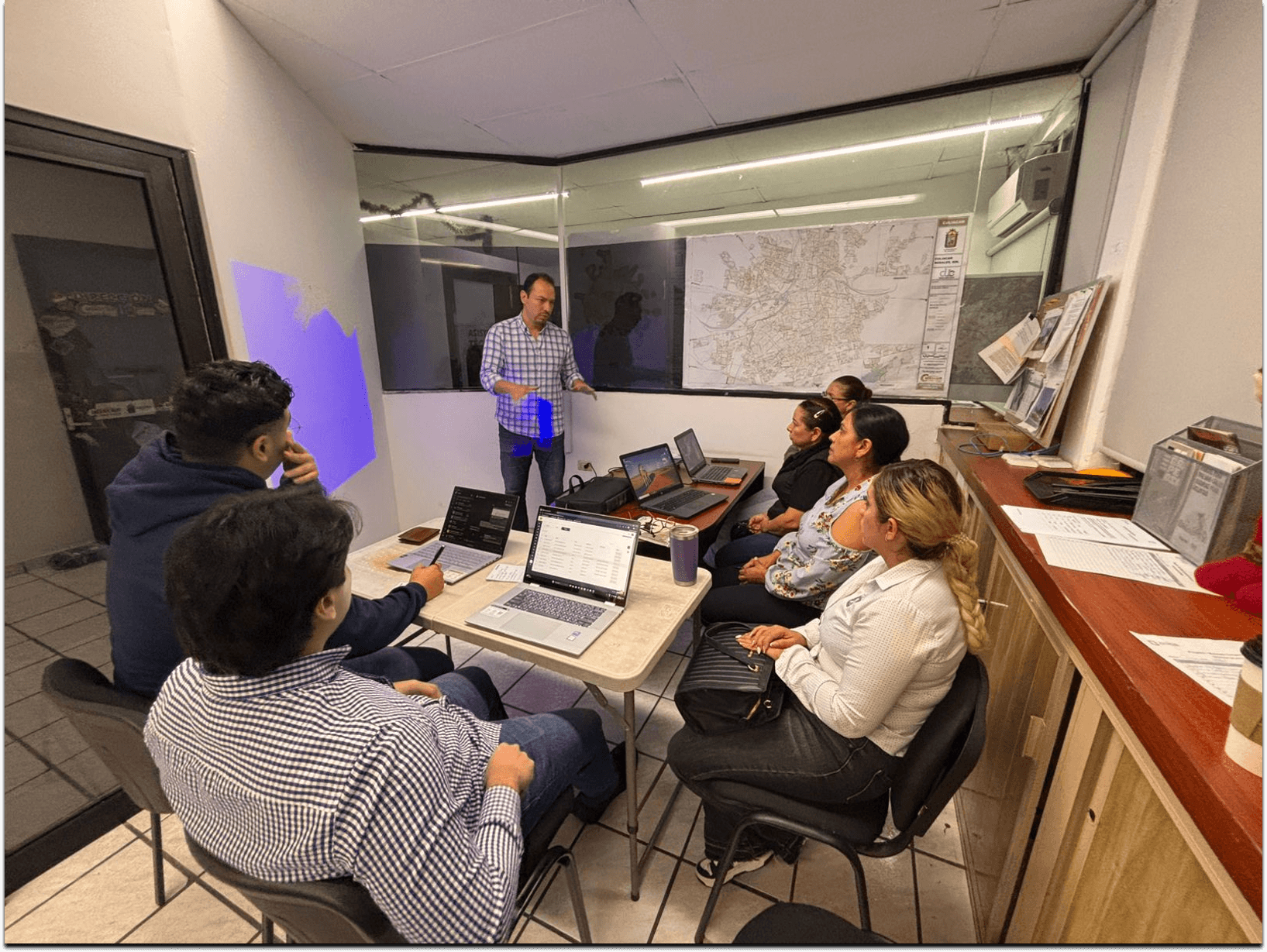 Sesión de capacitación de RÁFAGA Mobility al equipo operador del sistema